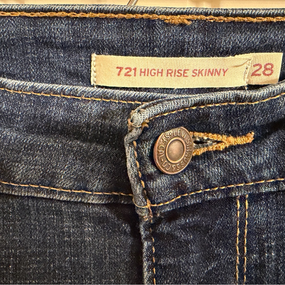 Levi's Dark Blue High Rise Skinny Jeans